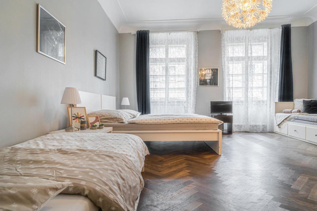 Bright Studio Close To Charles Bridge And Prague Castle Apartment Exterior photo