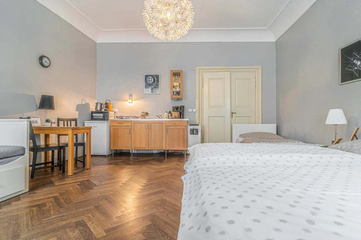 Bright Studio Close To Charles Bridge And Prague Castle Apartment Exterior photo